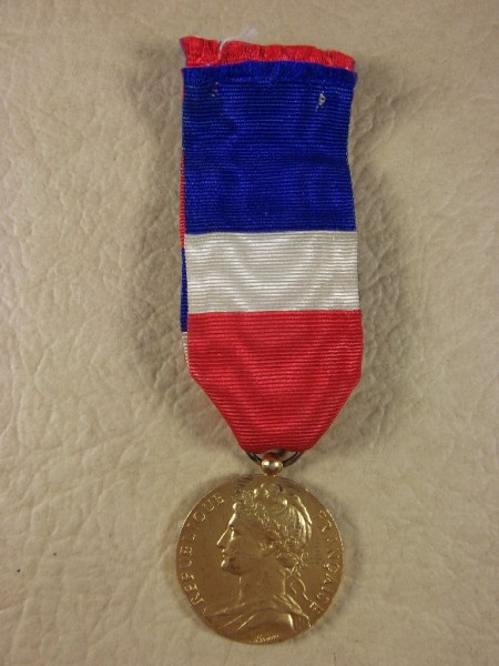 Medaille, Ministere Du Traival et Securite Sociale Republic Francaise in Gold
