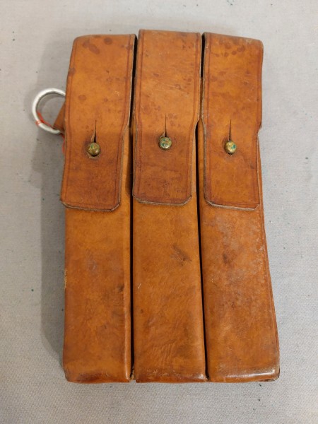 Norwegen - Wehrmacht Magazintasche MP40 für 3 Magazine - Leder braun
