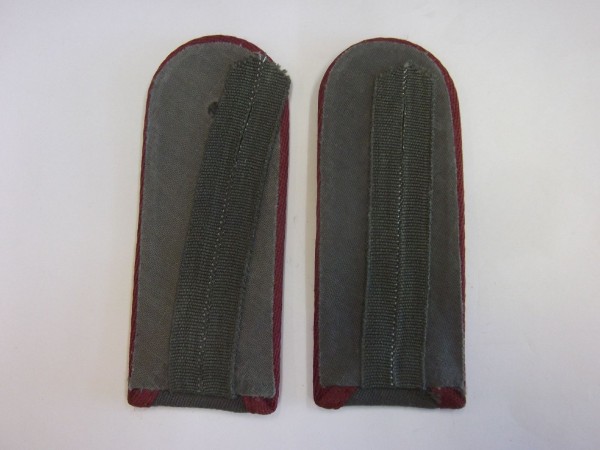 Schulterklappen, Stasi - Staatssicherheit Soldat mit Schlaufen