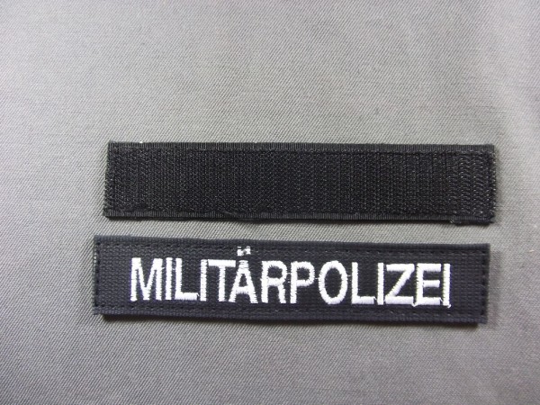 Namenstreifen MILITARY POLICE weiß auf schwarz maschinengestickt 2 Stück/Klett