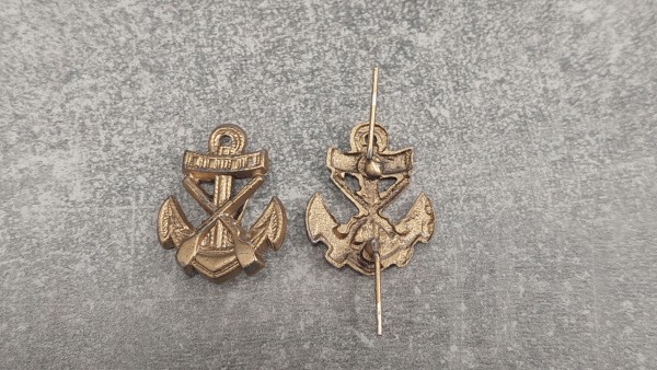 Kriegsmarine Schulterklappenauflage Anker mit gekreuzten Gewehren, gold