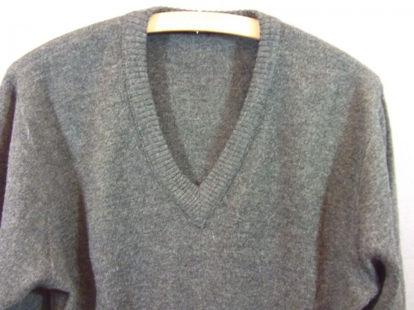 Pullover 1.Modell, grau mit V-Ausschnitt #Größe 48# Selten