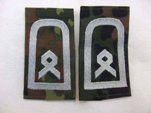 Rangschlaufen Hauptfeldwebel, weiß auf Flecktarn