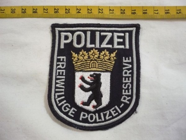 Berlin: Armabzeichen, Freiwillige Polizei-Reserve Berlin, grau, weiß maschinengestickt auf grau