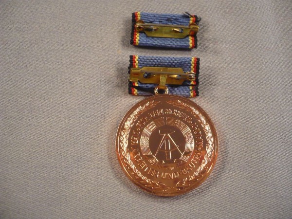 Medaille für langjährige Pflichterfüllung zur Stärkung der Landesverteidigung der DDR in Bronze