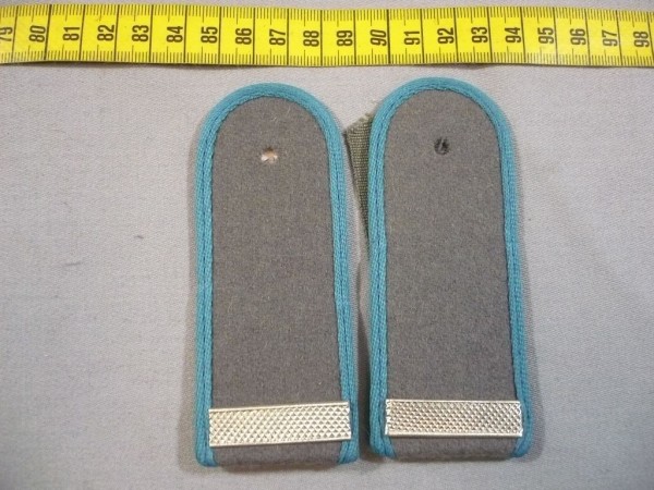 Schulterklappen, Luftstreitkräfte, Gefreiter, Tresse in Form einer Metallauflage, mit Schlaufen, Neu