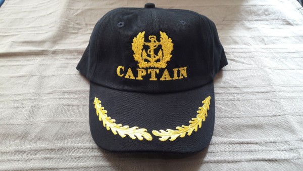 Baseballcap, Marine Mützenabzeichen und Schriftzug " Captain" und Schirmstickerei Kapitän