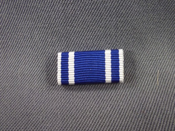 Nato Medaille weiß-blau-weiß-blau-weiß-blau-weiß, Bandschnalle