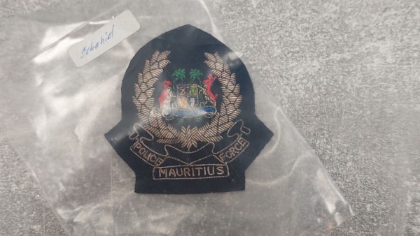 Mauritius Police Force Mützenabzeichen Barettabzeichen handgestickt