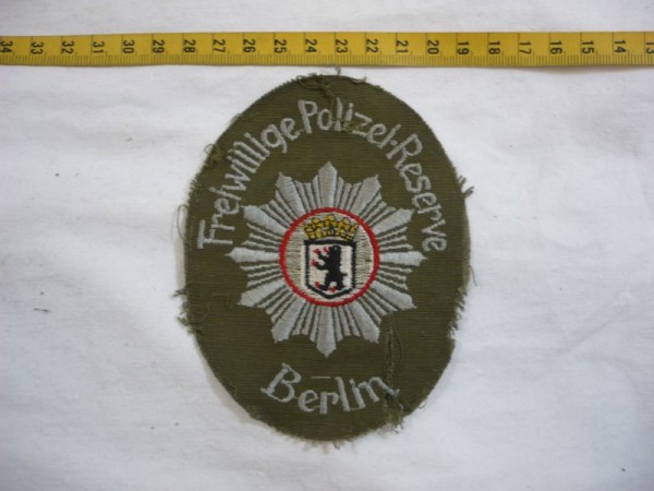 Berlin: Armabzeichen, Freiwillige Polizei-Reserve Berlin, oliv, oval, grau maschinengestickt auf oliv