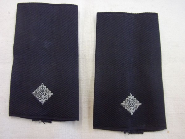 Rangschlaufen Leutnant, weiss in blau