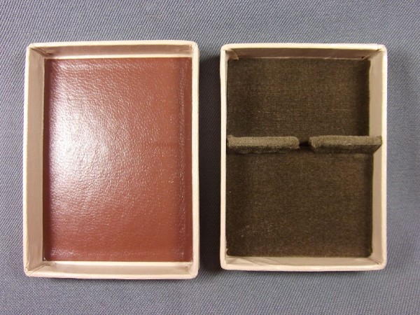 Etui für RAD- Dienstauszeichnung für Frauen 3. Stufe, Etui für 18 Jahre mit Aufdruck