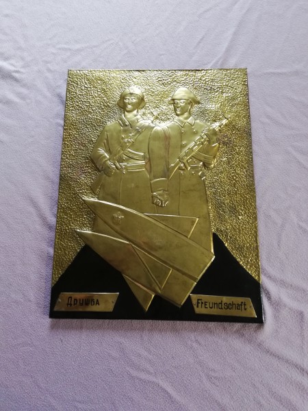 DDR NVA Wandplatte Deutsch - Sowjetische Freundschaft - Messing