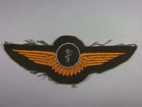 Tätigkeitsabzeichen Fliegerarzt silber auf oliv