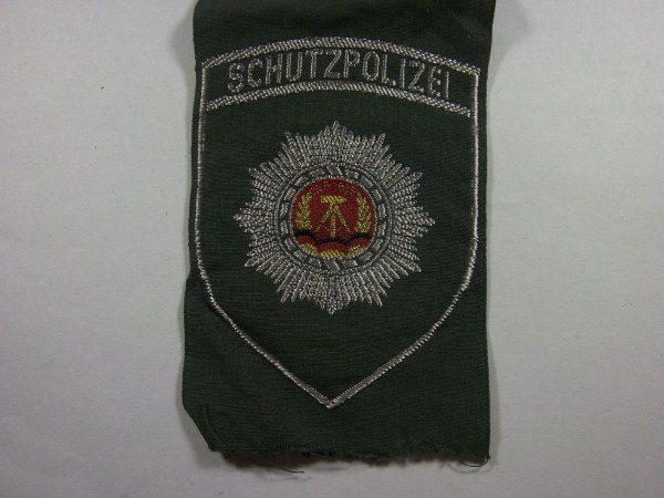 Armabzeichen, Vopo -grün mit Aufschrift Schutzpolizei