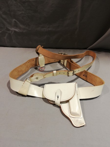 DDR Zweidornkoppel VoPo in weiß mit Holster und Schulterriemen
