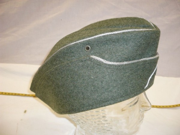 Schiffchen M38 für Offiziere, Hersteller Lubstein #Größe 56#, mit Kokarde und Soutache