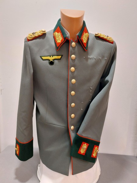 Wehrmacht Heer Parade Waffenrock eines Generalleutnants mit allen Effekten