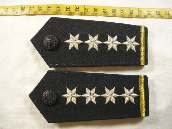 BUND: Schulterklappen Bundespolizei BGS blau, 4 Sterne silber und 1 Balken gold, Druckknopf dunkelblau gekörnt