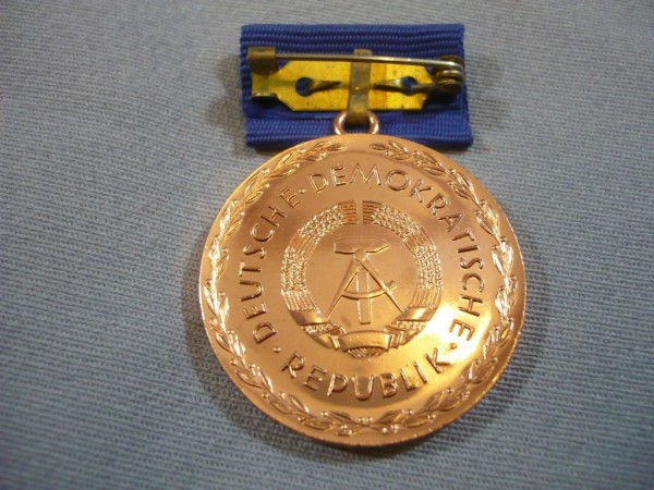 Pestalozzi Medaille für treue Dienste in Bronze