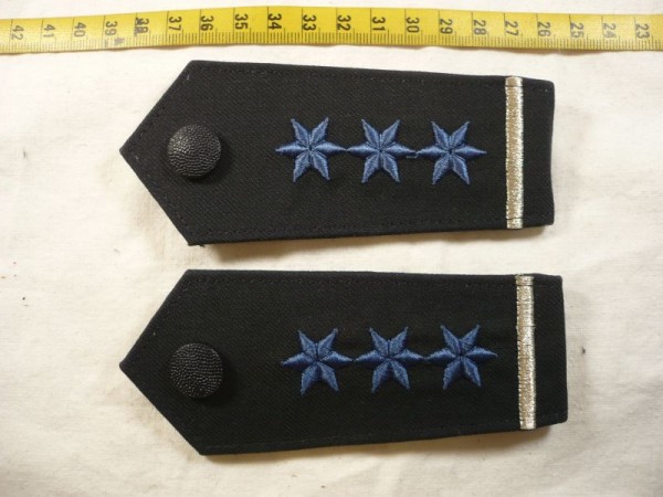 BUND: Schulterklappen Bundespolizei BGS blau, 3 Sterne blau und 1 Balken silber, Druckknopf dunkelblau gekörnt