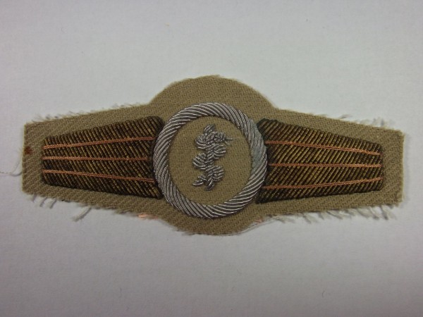 Tätigkeitsabzeichen, Sanitätspersonal, silber auf khaki handgestickt
