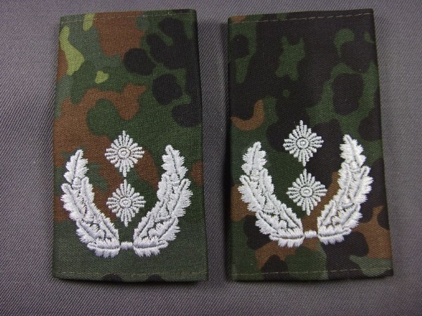 Rangschlaufen Oberstleutnant, weiß auf Flecktarn