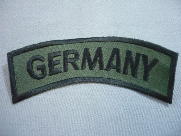 Schriftbogen Germany schwarz auf Oliv