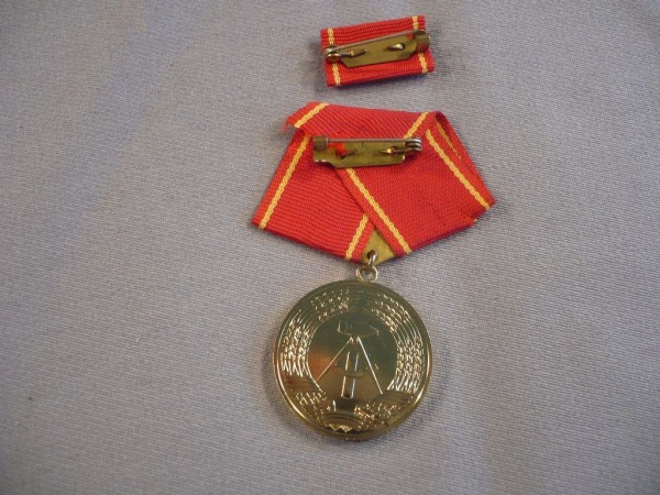 Medaille für Treue Dienste in den Kampfgruppen der Arbeiterklasse in Gold