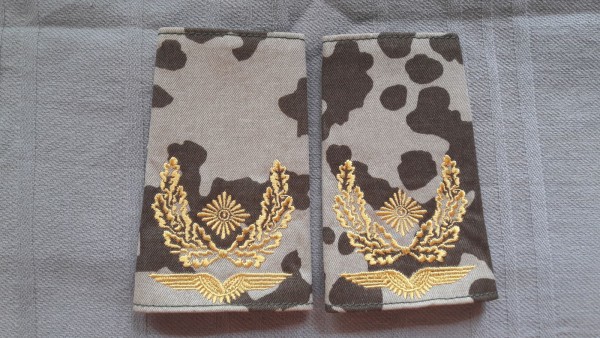 Rangschlaufen Brigadegeneral gelb auf Wüstentarn mit Schwinge