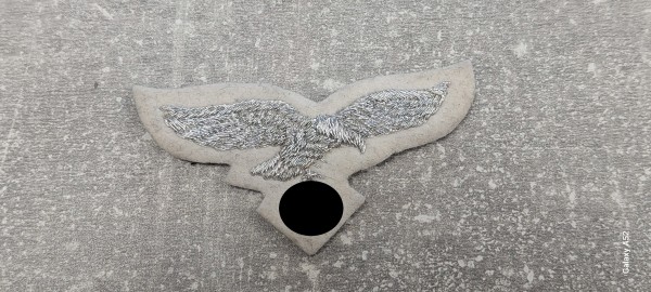 Mützenadler Luftwaffe für Offiziere, silber handgestickt auf weiß