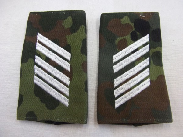 Rangschlaufen Oberstabsgefreiter, weiß auf Flecktarn