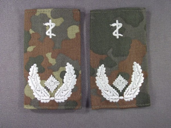 Rangschlaufen, Oberstabszahnarzt, weiß auf Flecktarn, Dental Medizin