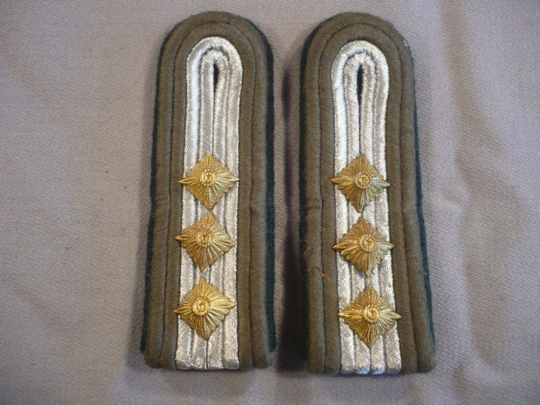 Schulterklappen, Rückwärtiger Dienst, Stabsfähnrich, 3 goldfarbenen Sterne, mit Schlaufen, Neu