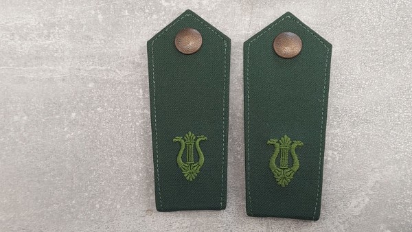 Schulterklappen Polizei grün 1 grüne Lyra 29mm, Druckknopf altgold gekörnt