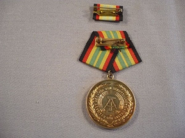 Medaille für treue Dienste in der Nationalen Volksarme, in Gold