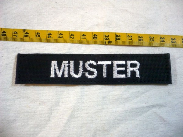 Allgemein: Namenstreifen, weiß auf blau maschinengestickt mit Klett, Namen zum Aussuchen- Namen A bis Z