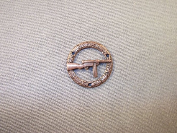 Tätigkeitsabzeichen - Qualifizierungsabzeichen, Metall, bronze, Maschinenpistolenschütze