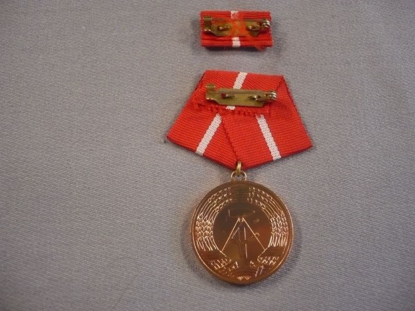 Medaille für treue Dienste in den Kampfgruppen der Arbeiterklasse, in Bronze