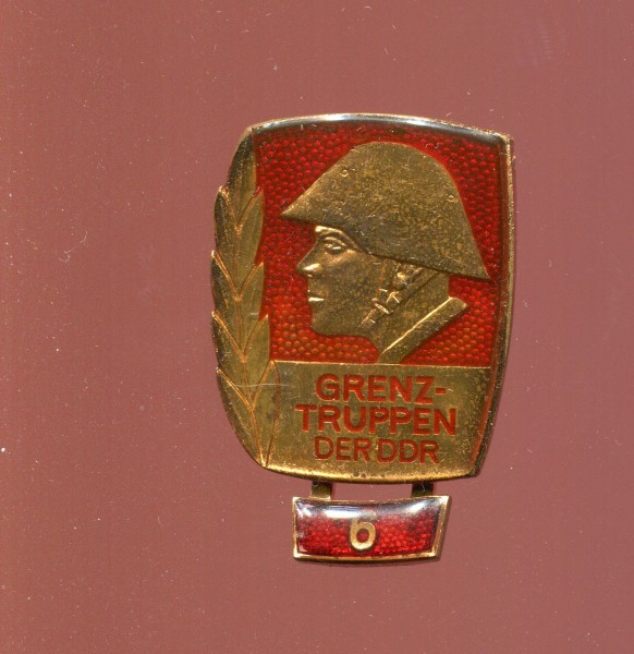 DDR Bestenabzeichen Grenztruppen mit Zahl 6 - Bartel 601 - 1981-1985