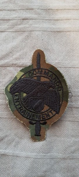 Armabzeichen Commando Entrainement schwarz auf flecktarn Neu