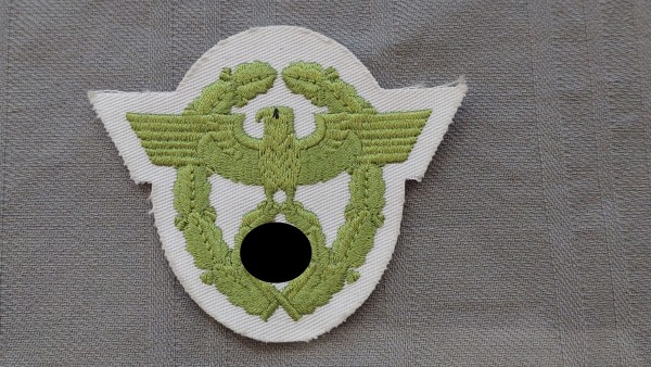 Armadler der Schutzpolizei auf weiß
