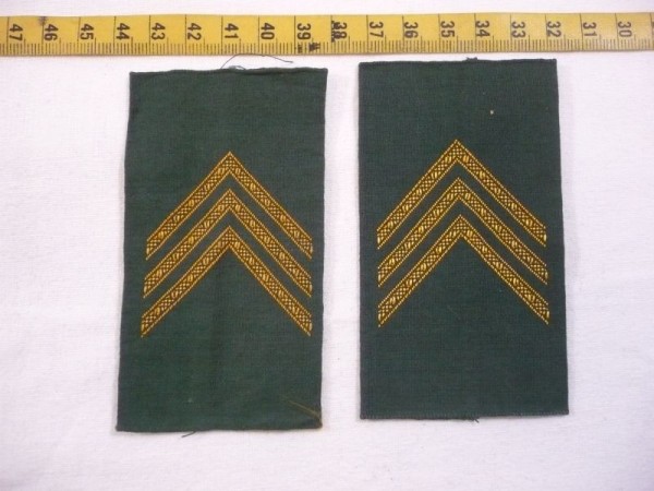 Rangschlaufen für einen Conscript Sergeant in grün gewebt (gelb)