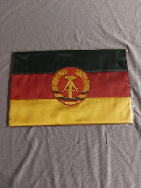 DDR KfZ Stander Autostander für Fahrzeuge Botschaft? Partei