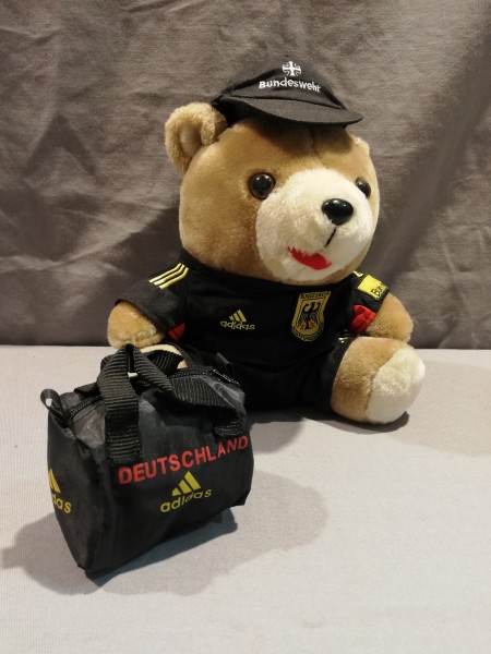 Bundeswehr Teddy Teddybär Sportfördergruppe mit 2 Anzügen Original