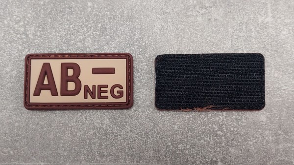 Blutgruppen Abzeichen AB- NEG braun auf khaki - Gummi mit Klett