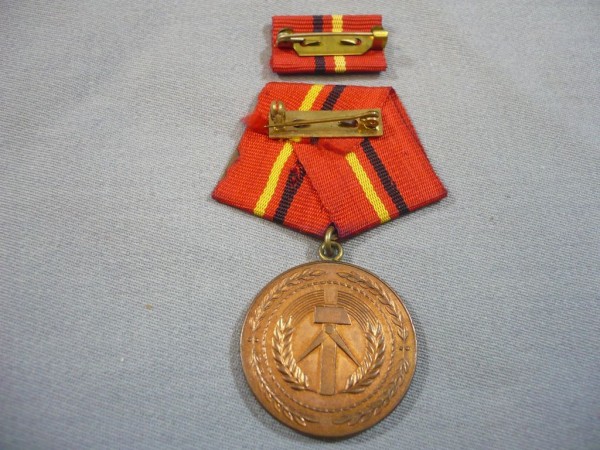 Verdienstmedaille der Kampfgruppen der Arbeiterklasse. in Bronze