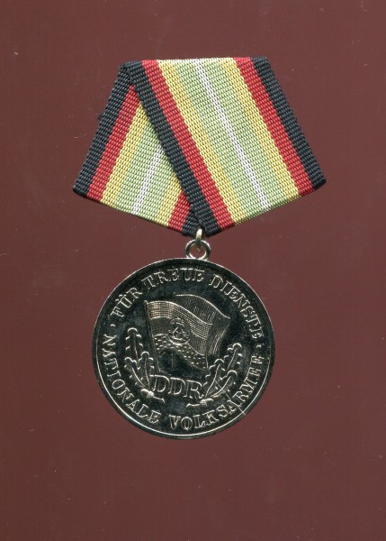 DDR Medaille für treue Dienste in der NVA Bartel 150m