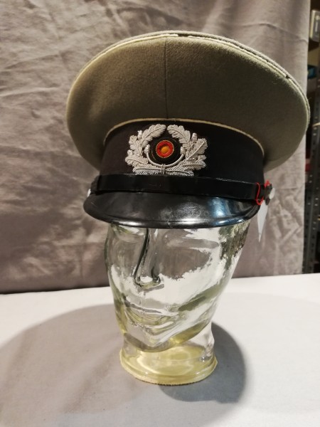 DDR Schirmmütze mit handgestickten Mützenkranz hergestellt 1961