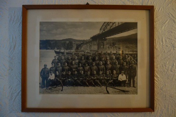 Wehrmacht Heer Bild Foto Soldaten der Pioniere vor einer Brücke, Frankreich?